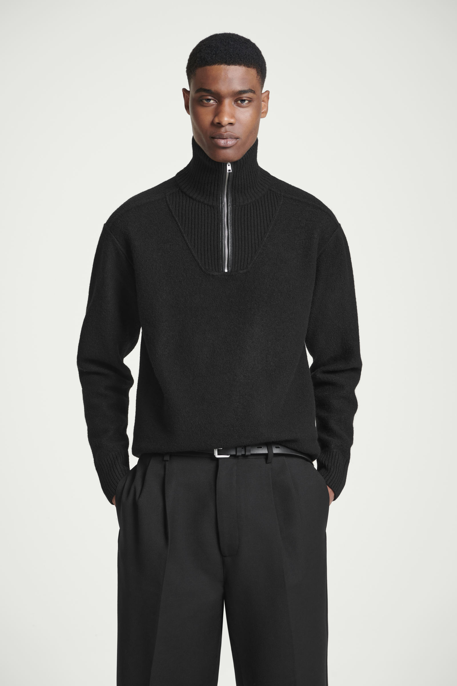 【美品】COS ドライバーズニット ファンネルネック ウール100% NAVY 美品】COS ドライバーズニット ファンネルネック ウール100